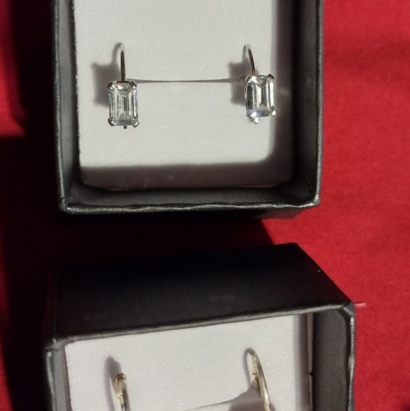 4 pairs of vintage earrings. 3 pair are lever back. - Picture 6 of 6